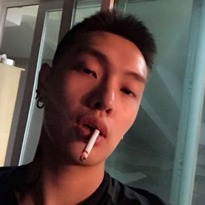 霸气超拽的微信酷炫时尚吸烟男生头像合集下载