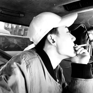 霸气超拽的微信酷炫时尚吸烟男生头像合集下载