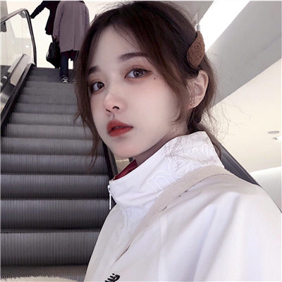 微信可爱阳光性感女生头像