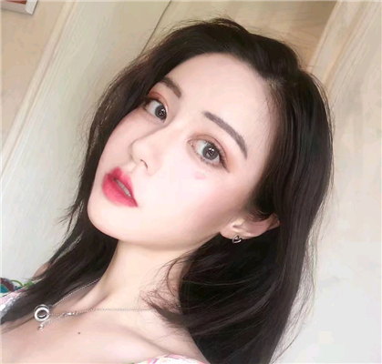 微信时尚气质迷人女生头像