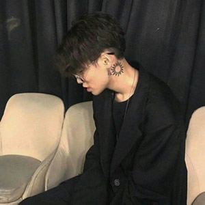 帅气超酷的黑白风格微信男生头像下载