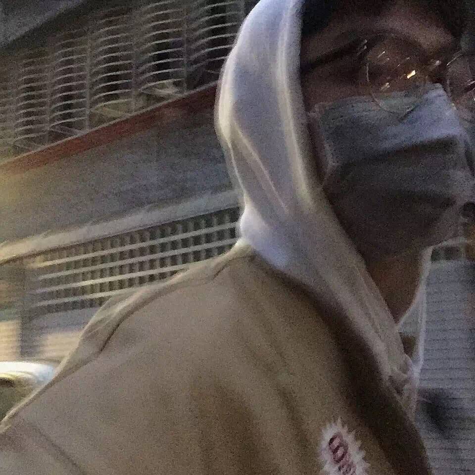 微信简洁寂寞男生头像