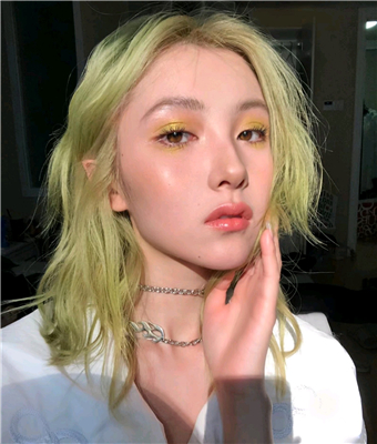 微信时尚气质迷人女生头像