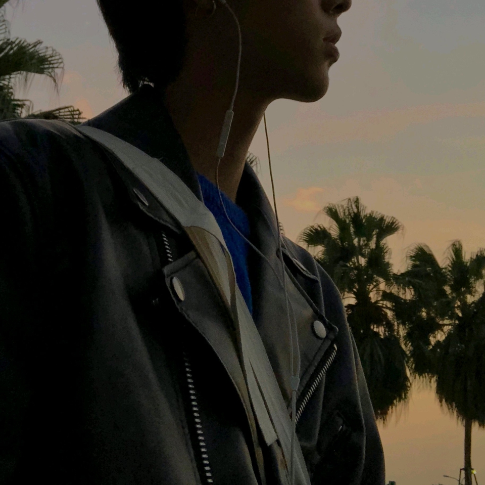 微信简洁寂寞男生头像