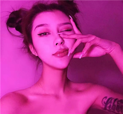 微信时尚气质迷人女生头像