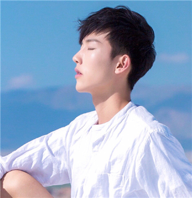 清新阳光帅气男生微信头像