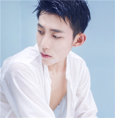 清新阳光帅气男生微信头像