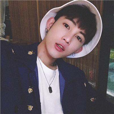 清新阳光帅气男生微信头像