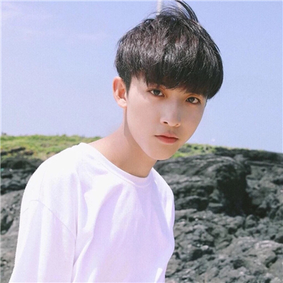 清新阳光帅气男生微信头像