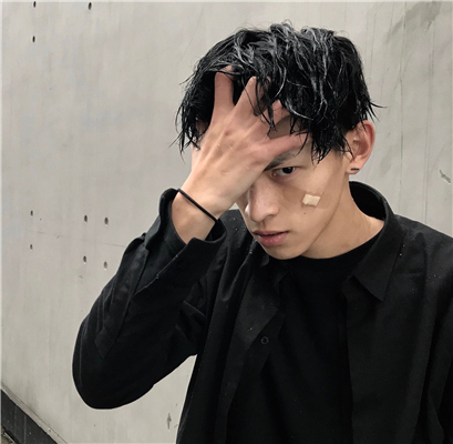 帅气阳光时尚男生微信头像