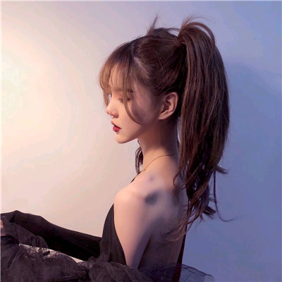 阳光性感迷人女生微信头像