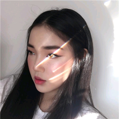 微信阳光迷人清新性感女生头像