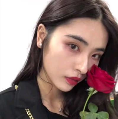 微信阳光迷人清新性感女生头像