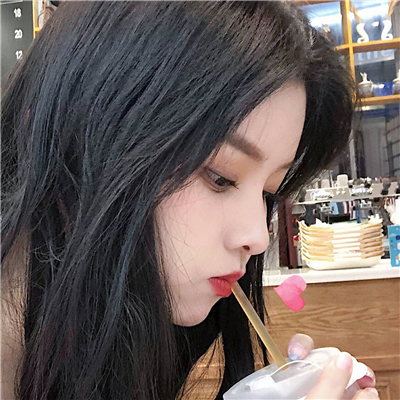 微信漂亮气质冷酷女生头像