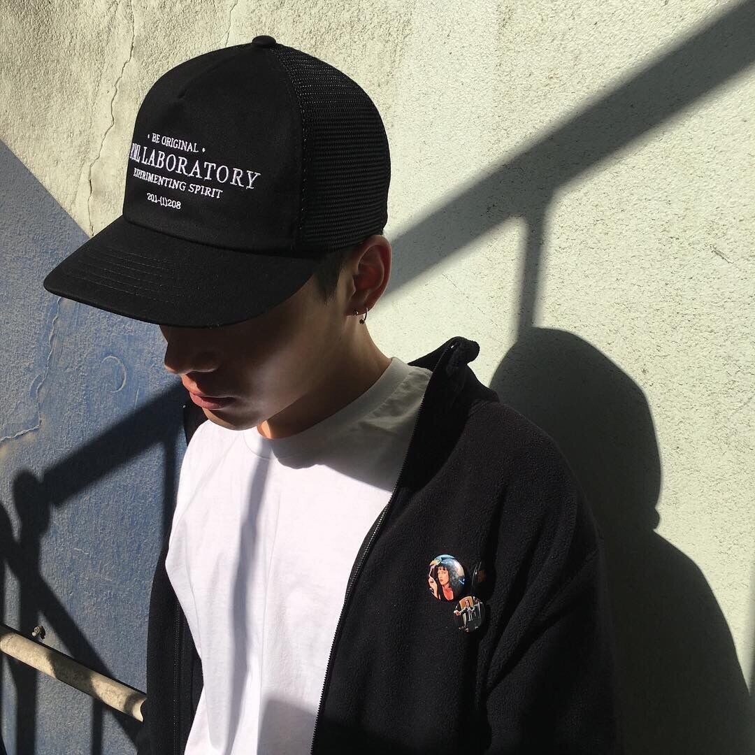 时尚冷酷男生微信头像