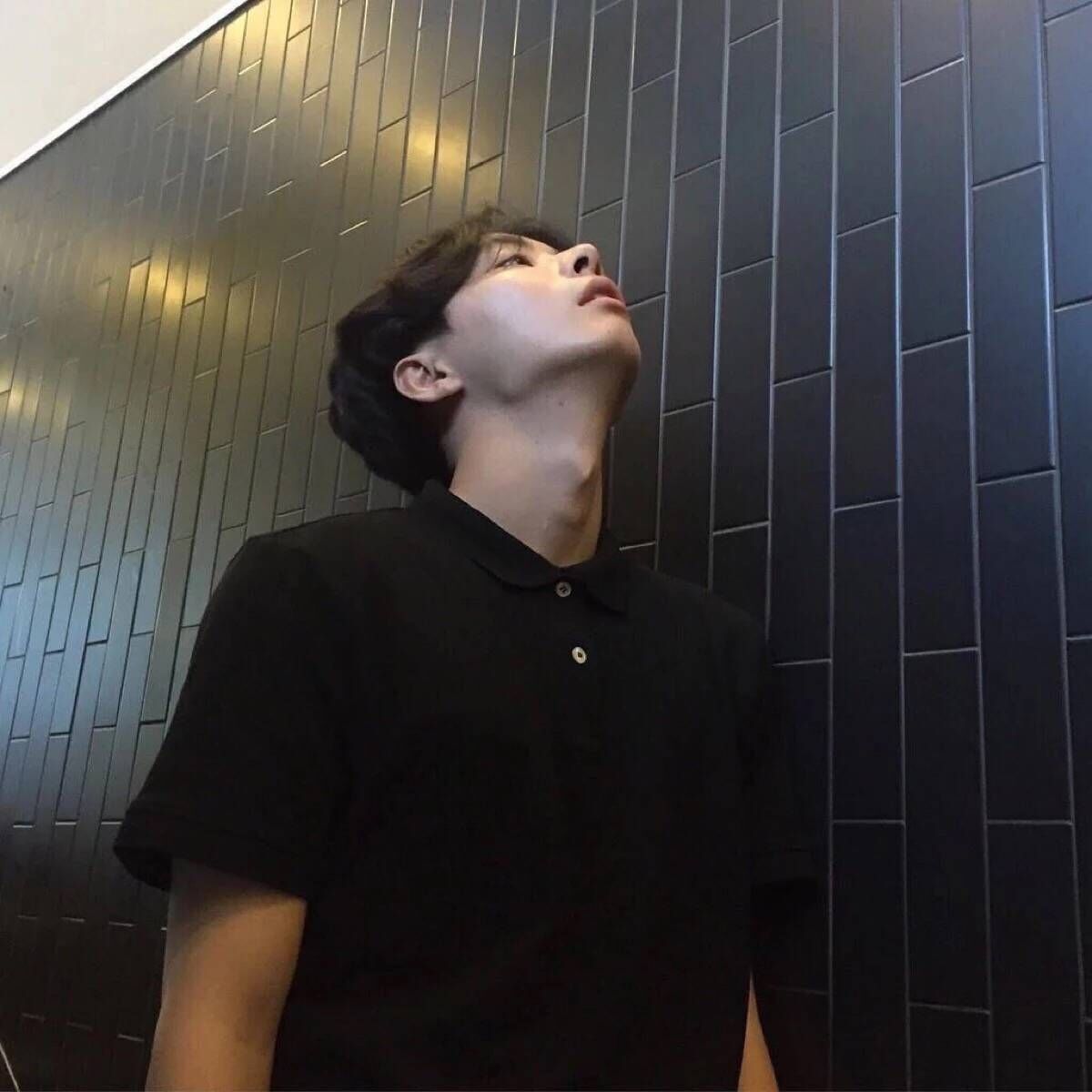 时尚冷酷男生微信头像