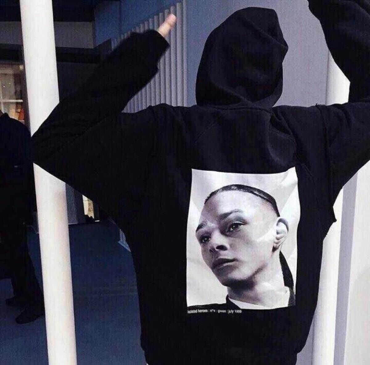 时尚冷酷男生微信头像