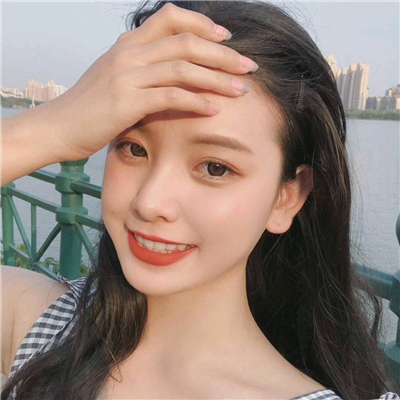 微信时尚阳光性感女生头像