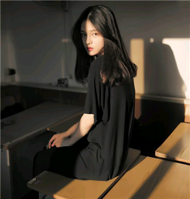 微信时尚阳光性感女生头像