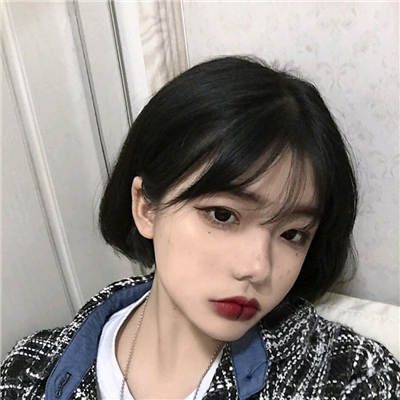 微信时尚阳光性感女生头像