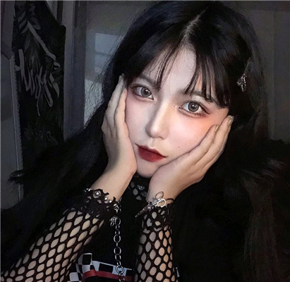 微信时尚阳光性感女生头像