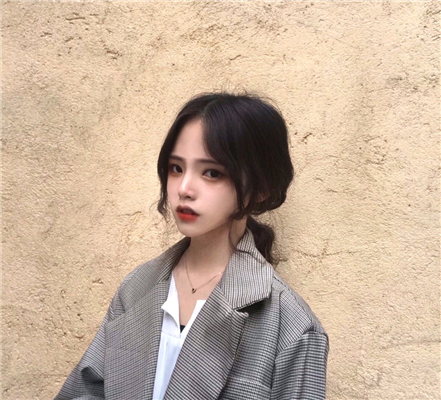 微信时尚阳光性感女生头像