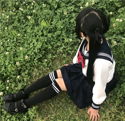 微信时尚阳光性感女生头像