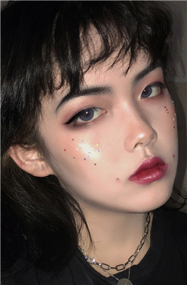 微信时尚阳光性感女生头像