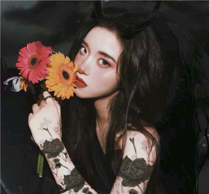 微信时尚阳光性感女生头像