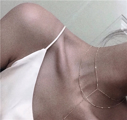 微信时尚阳光性感女生头像