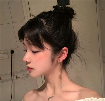 微信时尚阳光性感女生头像