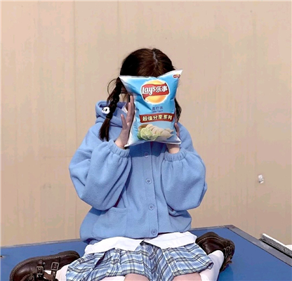 微信时尚阳光性感女生头像