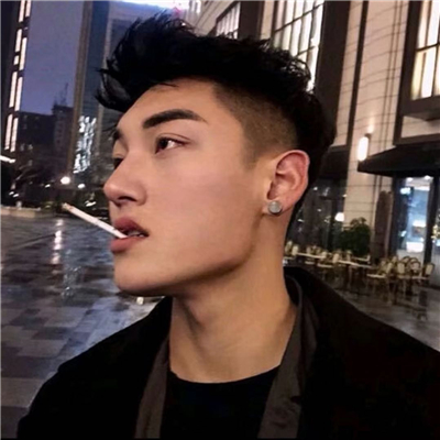 微信冷酷迷人性感男生头像