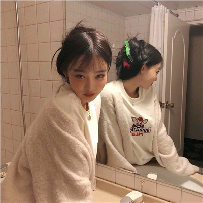 微信时尚阳光性感女生头像