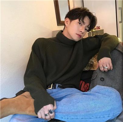 微信冷酷迷人性感男生头像