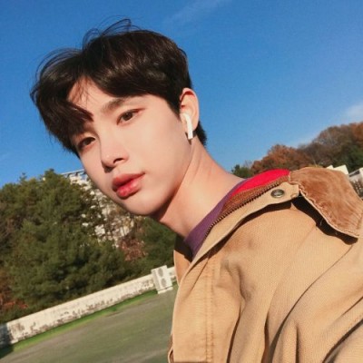 微信成熟稳重男生头像