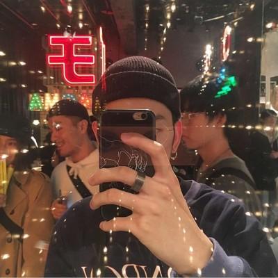 微信成熟稳重男生头像