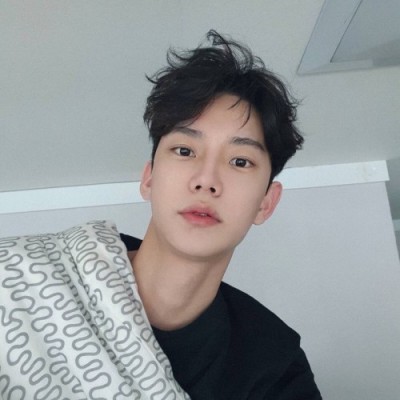 微信成熟稳重男生头像