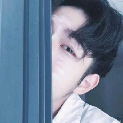 微信成熟稳重男生头像