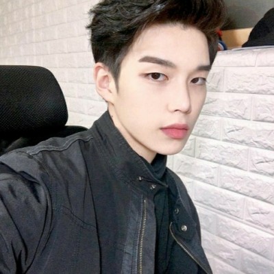 微信成熟稳重男生头像