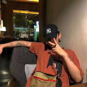 帅气个性的微信带帽男生系列头像下载