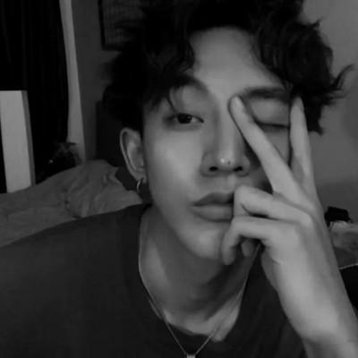 微信成熟稳重男生头像