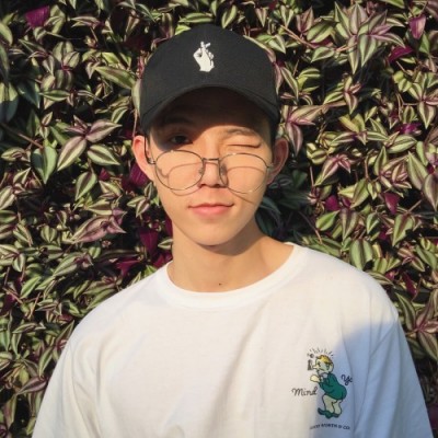 微信成熟稳重男生头像