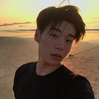 微信成熟稳重男生头像