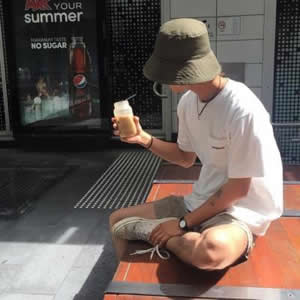 帅气个性的微信带帽男生系列头像下载