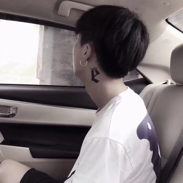 阳光帅气性感男微信生头像