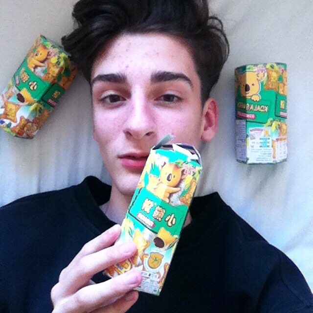 微信时尚清新欧美男生头像