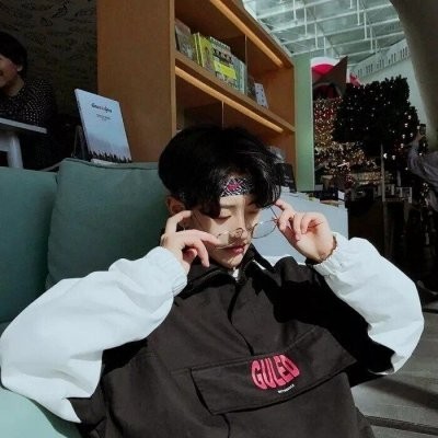 微信非主流帅气阳光男生头像