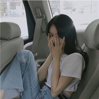 微信文艺清新迷人女生头像