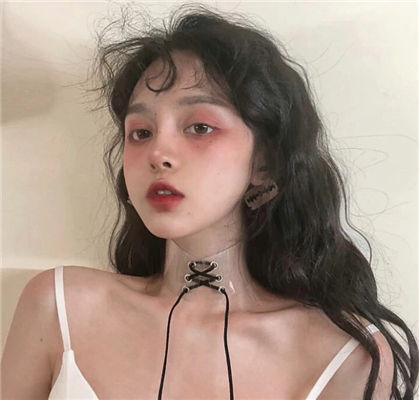 微信气质诡异女生头像
